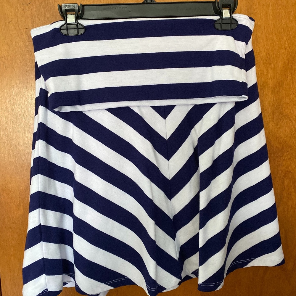Old Navy knit skirt - size medium